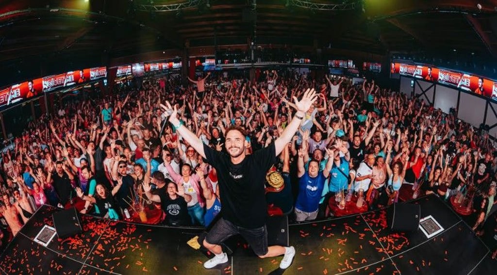 Der Hallenser Florian Weidner tritt als DJ „Noisetime“ im Bierkönig auf Mallorca auf. 