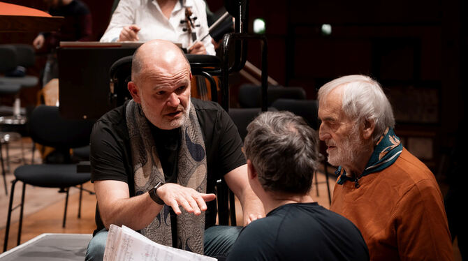 François-Xavier Roth, Helmut Lachenmann und Jean-Frédéric Neuburger (von links) bei der Probe.