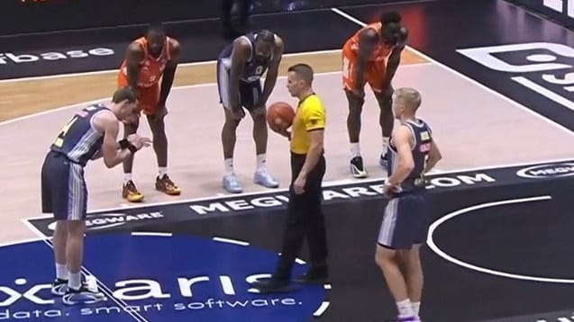 Durchblick : „Ist hier gut gewischt?!“ Bean findet Linse auf Court wieder | Sportmix