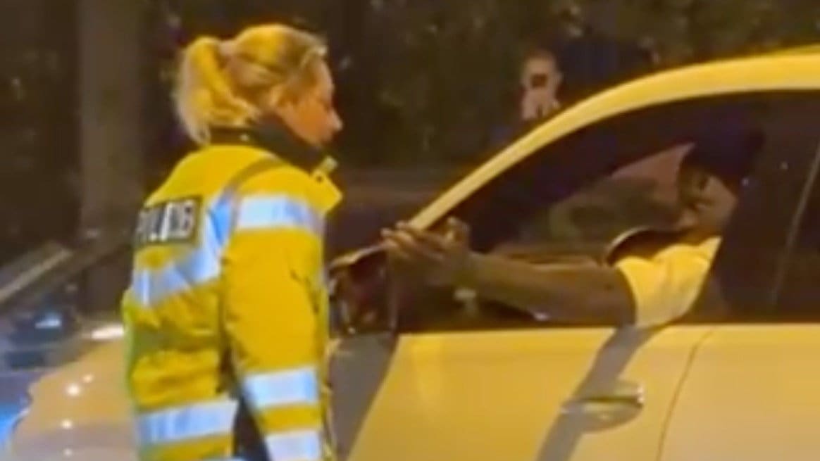 Verkehrskontrolle in Bremen: Werder-Star Boniface von Polizei gestoppt | Regional