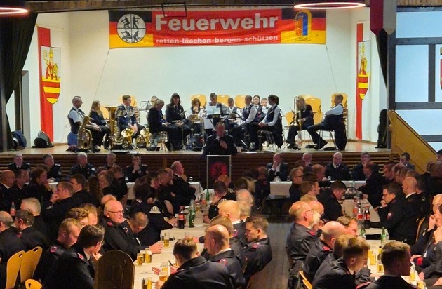 FW Ense: Jahresdienstbesprechung der Gesamtwehr in Ense-Bremen /Einsatzaufkommen auf ...