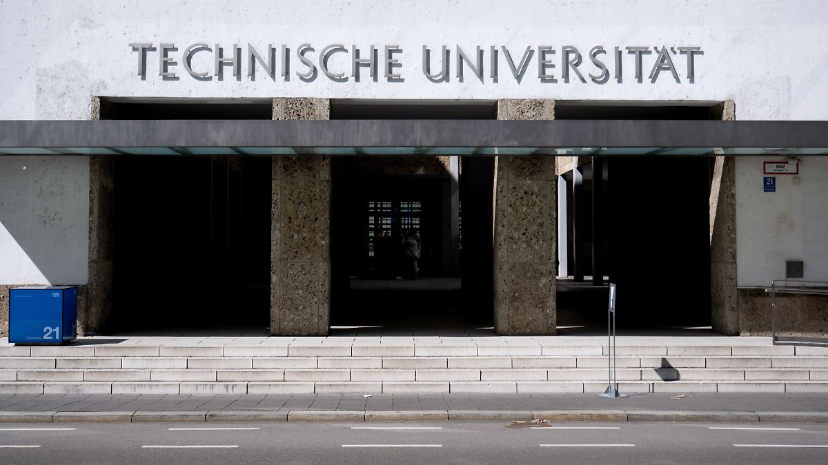 "Stop research for Apartheid": Propalästina-Aktivisten protestieren in Münchner Uni