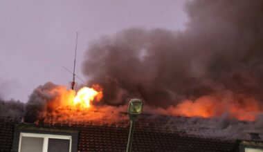 Feuer in Essen: Dachstuhl brennt lichterloh