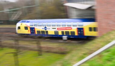 Hamburg: Zugbegleiter wird beschimpft, bespuckt und angegriffen