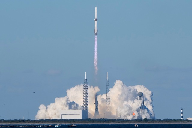 Zweimal musste der Start zuvor verschoben werden. | Foto: John Raoux/AP/dpa Zweimal musste der Start zuvor verschoben werden. | Foto: John Raoux/AP/dpa