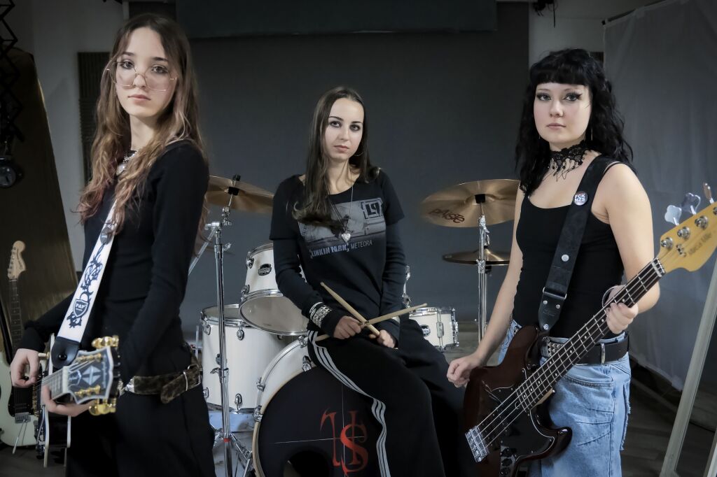 Sie sind jung, weiblich und lieben harten Rock: Das ist die Band Hidden Sunday aus Schopfheim - Schopfheim