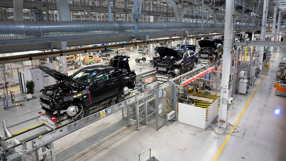 Nachfrage und Auslastung steigen: Geschäftserwartungen der Autobauer auf Zwei-Jahres-Hoch