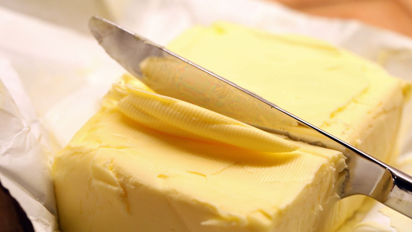 Discounter senken erneut die Butterpreise