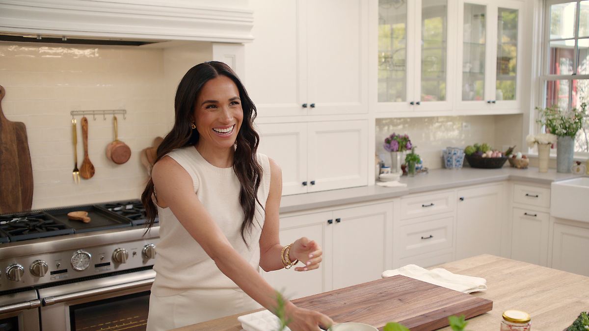 07:08 Herzogin Meghan kehrt zurück vor die Kamera - Ntv