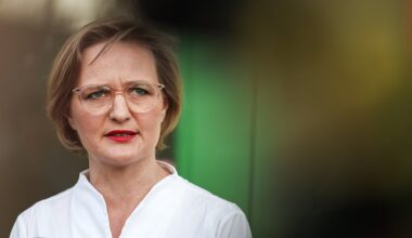 Nahost-Diskussion in Berlin: „Menschenrechte sind keine komplexe Frage“, unterbricht ein Zuschauer die Grünen-Chefin