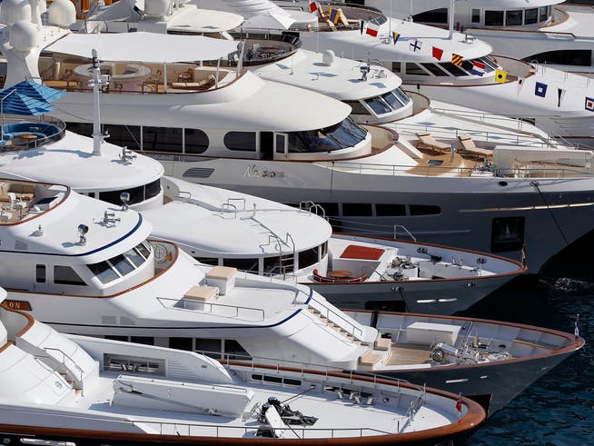 Die Vitrine der Reichen: Privatjachten werden im Herkuleshafen in Monaco vorgeführt.