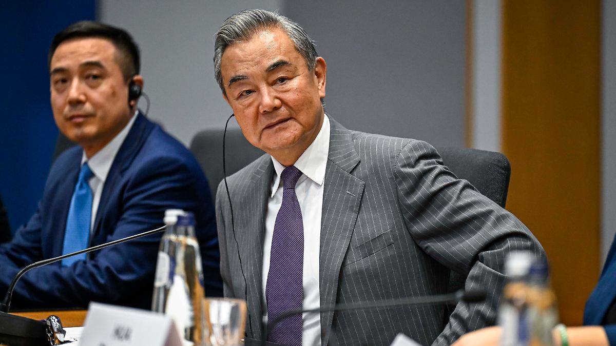 "Gemeinsamem Interesse auszutauschen": Chinas Außenminister reist zu Sicherheitsgesprächen nach Russland