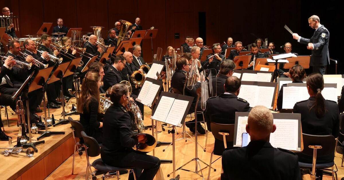 Begeisterung bis zur letzten Note: Bundespolizeiorchester München spielt im CCP zugunsten von Menschen in Not - Pforzheim