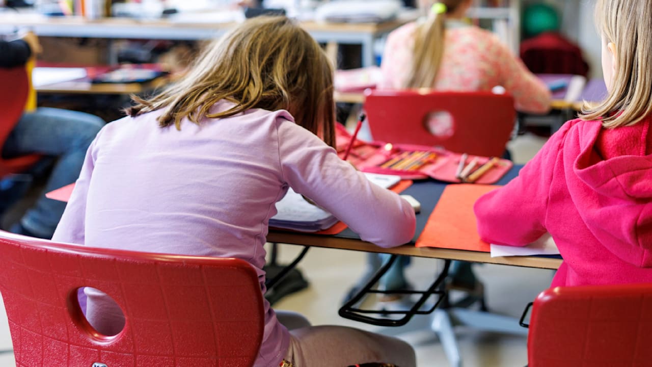 Lehrer schlagen Alarm: Schüler können nicht mehr Stifte eichtig halten | Regional