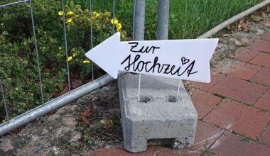 Kirche distanziert sich: „Polyhochzeit“ in Berlin – Pastorin segnet vier Männer