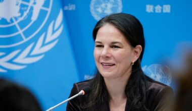 "Der Herbst in New York ...": Baerbock gibt in neuem Instagram-Video das "Gossip Girl"