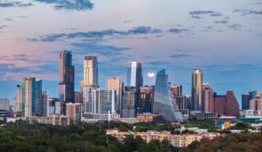 Gefangen und "im Garten gejagt": Gruppe soll Frau in Texas monatelang misshandelt haben