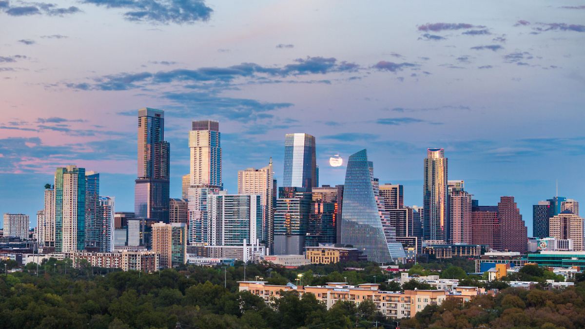 Gefangen und "im Garten gejagt": Gruppe soll Frau in Texas monatelang misshandelt haben