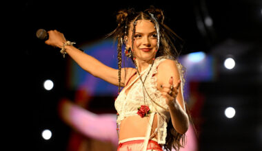 Nina Chuba während eines Konzerts