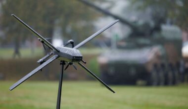 Drohnen dominieren Ukraine-Krieg: Zu viele Panzer: Helsing-Chef beklagt falsche Rüstungsprioritäten