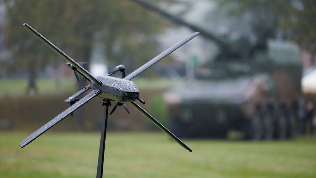 Drohnen dominieren Ukraine-Krieg: Zu viele Panzer: Helsing-Chef beklagt falsche Rüstungsprioritäten