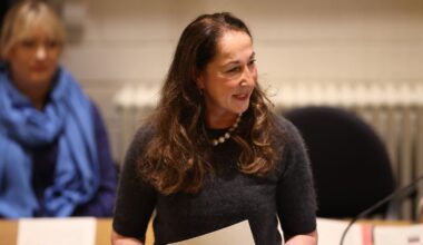 Bei Messerangriff verletzt: Stalzer als Bürgermeisterin in Herdecke vereidigt