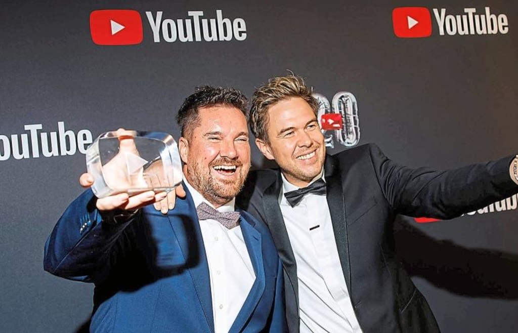 Songwriter Matthias Riegler räumt mit Oimaras „Wackelkontakt“ bei den YouTube-Awards ab