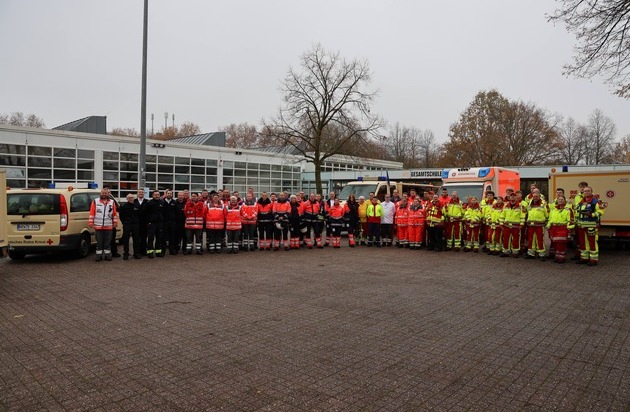 FW-MG: Mönchengladbacher Hilfsorganisationen üben den Aufbau eines Betreuungsplatzes