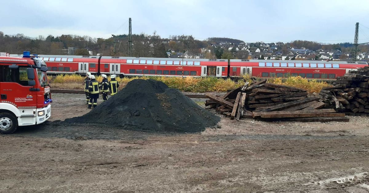 Qualm aus RE9 Siegen – Köln: Bahnstrecke bei Betzdorf gesperrt