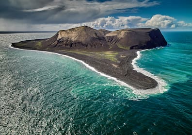 Die isländische Insel Surtsey darf ausschließlich zu wissenschaftlichen Zwecken betreten werden.