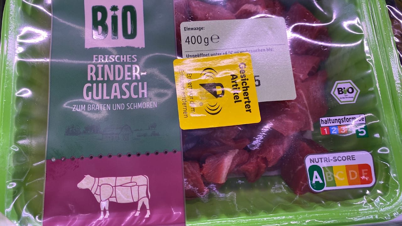 Mit gelben Sicherheits-Etiketten: Jetzt schützt Lidl Gulasch und Fisch vor Dieben | Regional