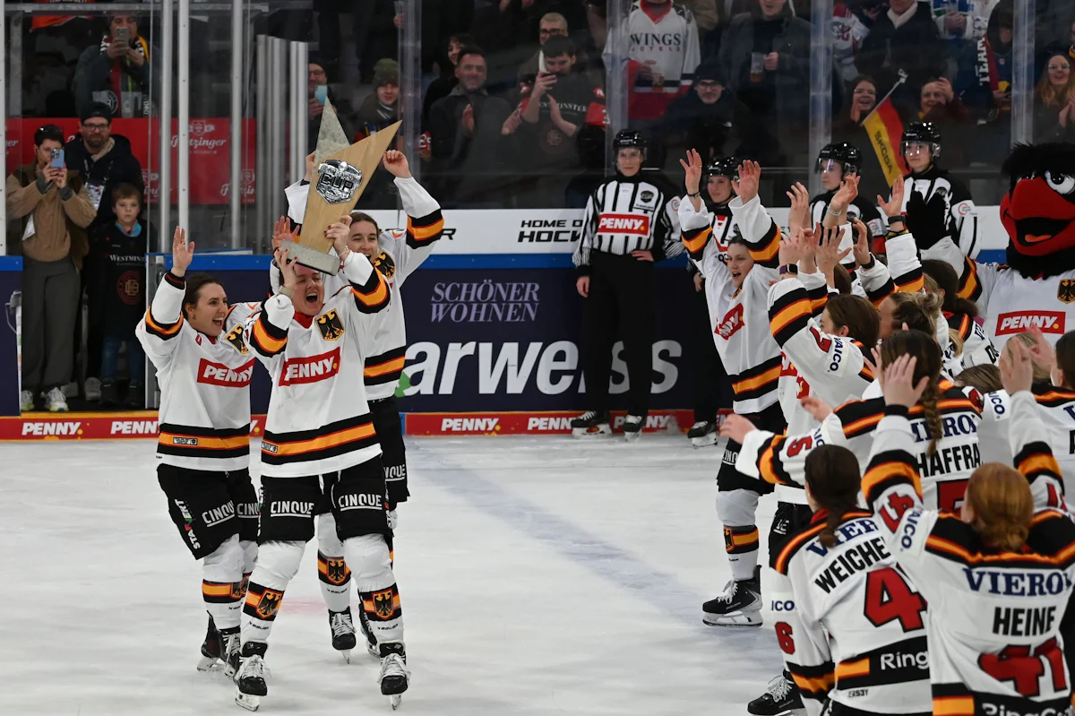 Deutschland Cup - Eishockey-Nationalspielerinnen dringen auf bessere Förderung - Bayern