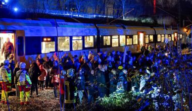 Dortmund: Überfüllter Zug defekt, Passagiere wählen Notruf | Regional