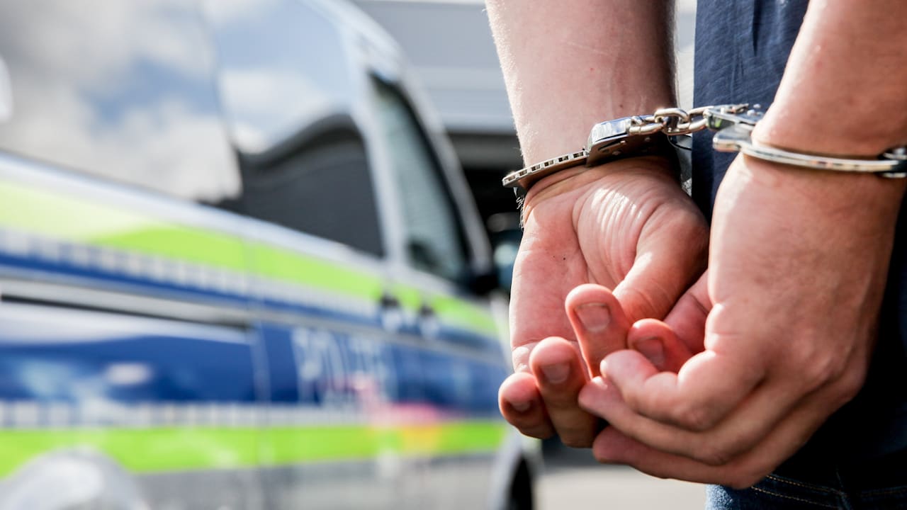 Festnahme in Dresden: Syrer greift vier Menschen auf der Straße an | Regional