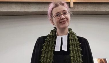 Das ist die Berliner Pfarrerin, die vier Männer traute | Regional