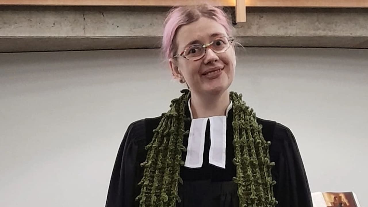 Das ist die Berliner Pfarrerin, die vier Männer traute | Regional