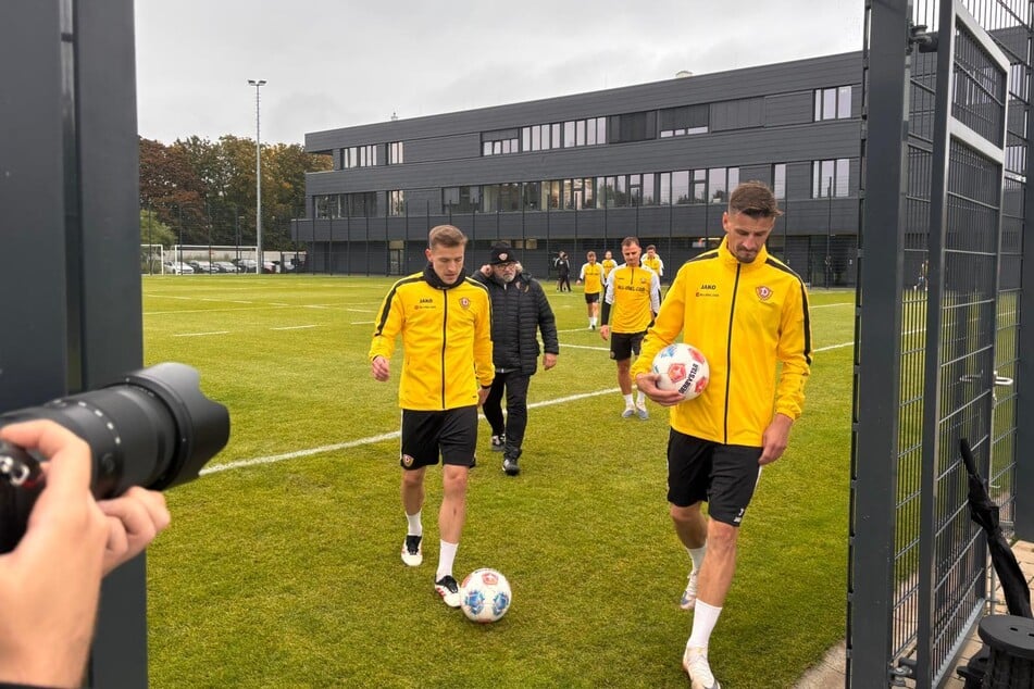 Im Gegensatz zur Vorwoche, als alle Spieler zur Verfügung standen, muss Thomas Stamm im Training von Dynamo Dresden auf zahlreiche Profis verzichten.