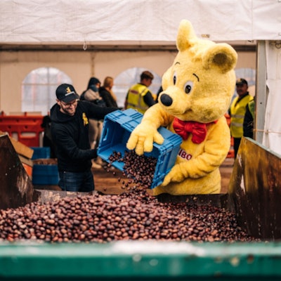 Der Haribo-Goldbär hilft bei der Kastanien-Aktion 2022. Für 2025 musste das Unternehmen die beliebte Aktion leider absagen.
