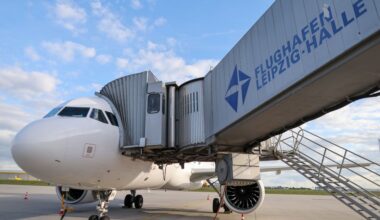 Geburt über den Wolken? Frau bekommt im Flugzeug plötzlichen Wehen