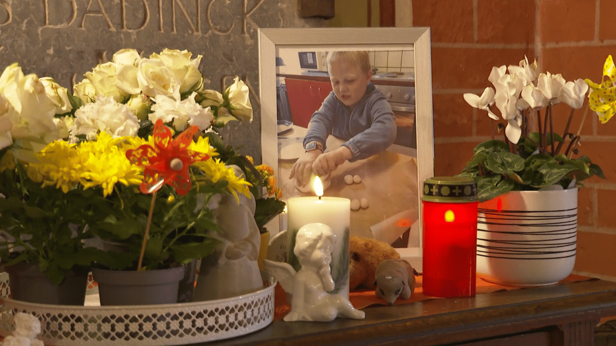 Emotionaler Trauergottesdienst für getöteten Fabian (8) in Güstrow: Die Bilder zum Abschied