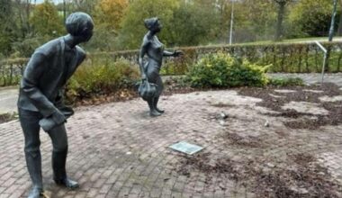 Skulptur des Bocholter Bildhauers Jürgen Ebert gestohlen „Dorfklatsch“ jetzt unvollständig