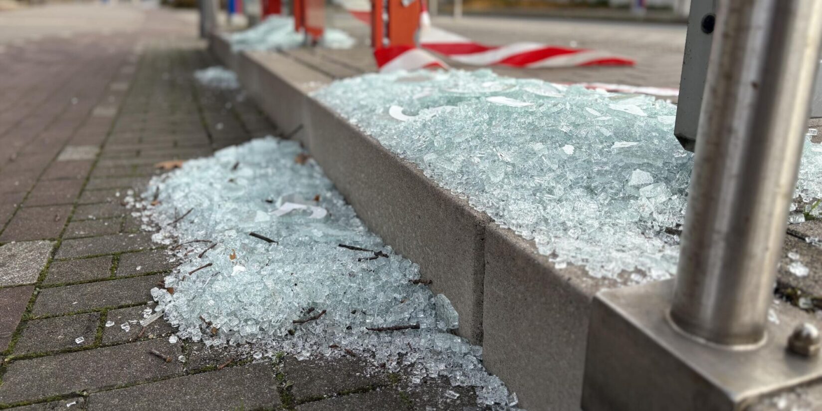 17 Haltestellen in einer Nacht beschädigt