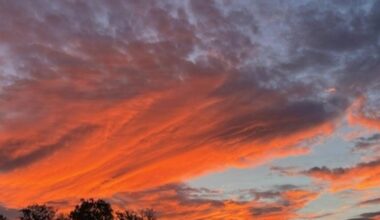Morgenrot und Supermond sorgen für faszinierende Motive