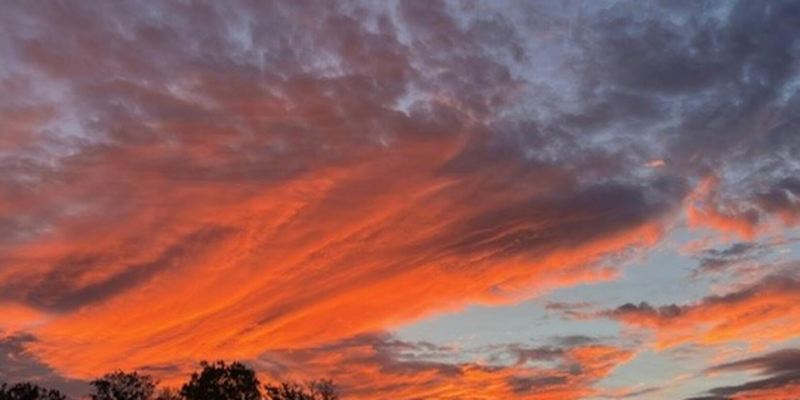 Morgenrot und Supermond sorgen für faszinierende Motive