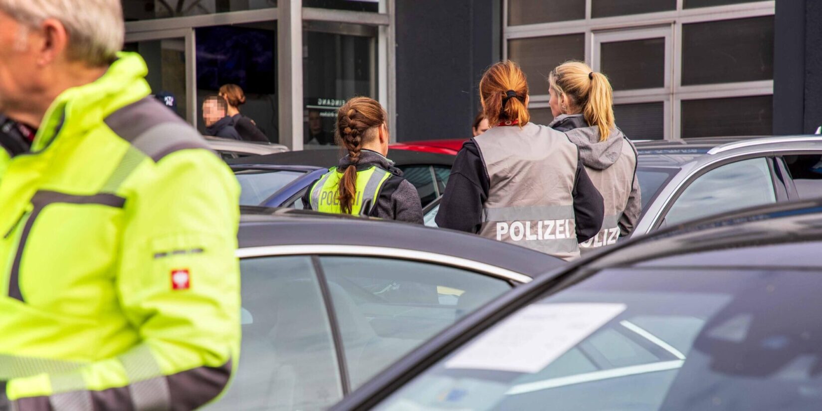 Trio soll Luxus-Autos „massiv manipuliert“ haben