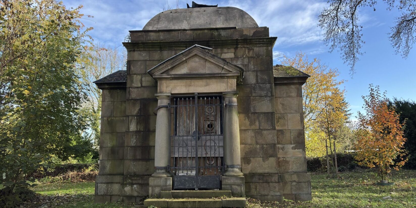 Dortmund: Mausoleum auf Friedhof geschändet