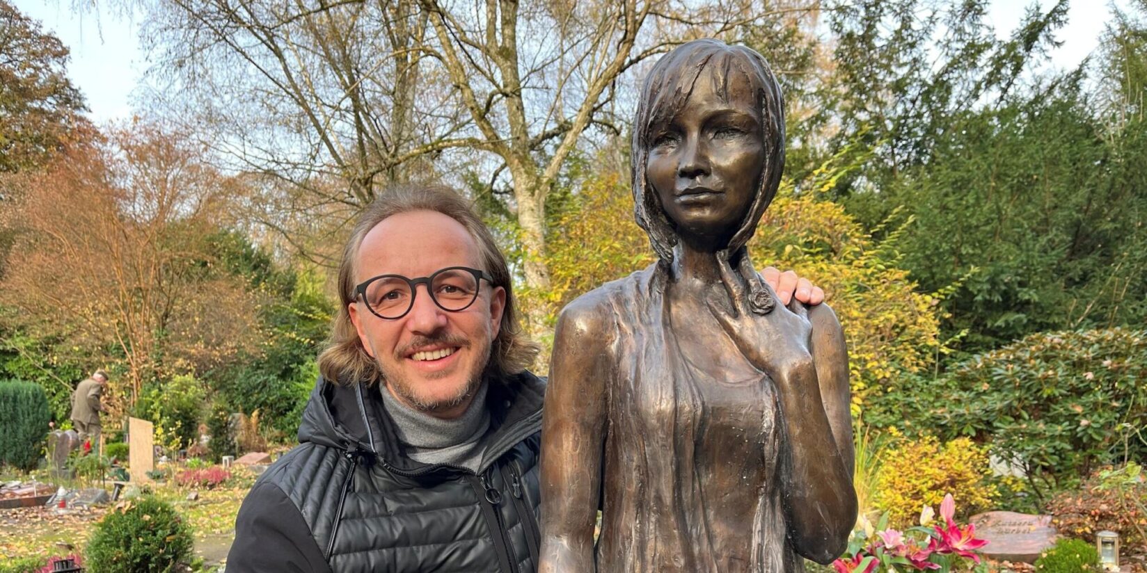 Skulptur für Justyna Palka ist zurück auf dem Hauptfriedhof