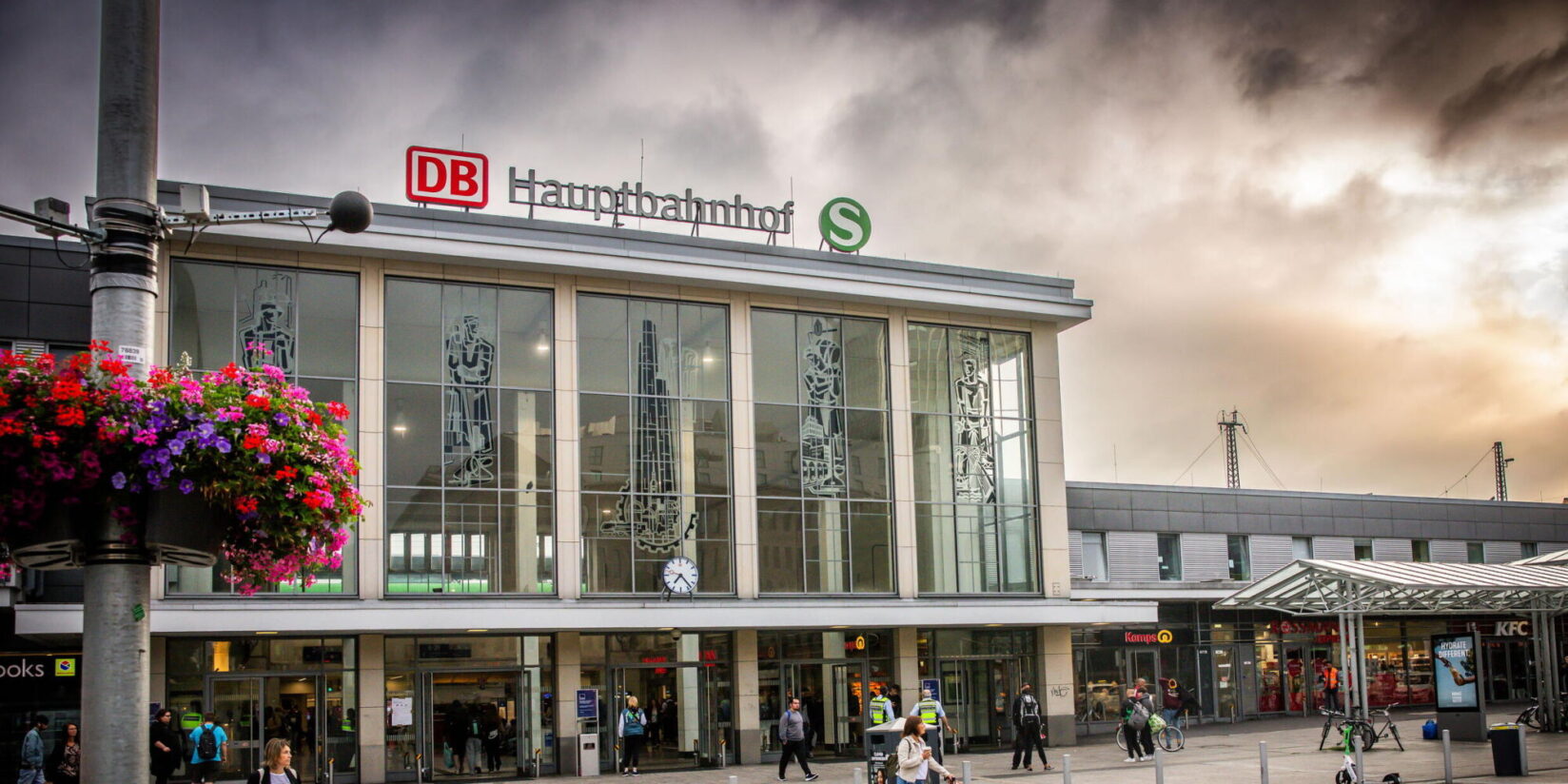 Frau aus Castrop-Rauxel attackiert Mitreisende