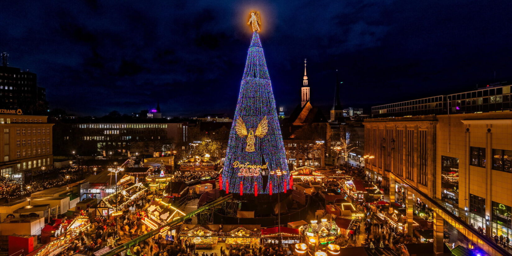 Weihnachtsmarkt Dortmund 2025: Weihnachtsbaum wird erleuchtet