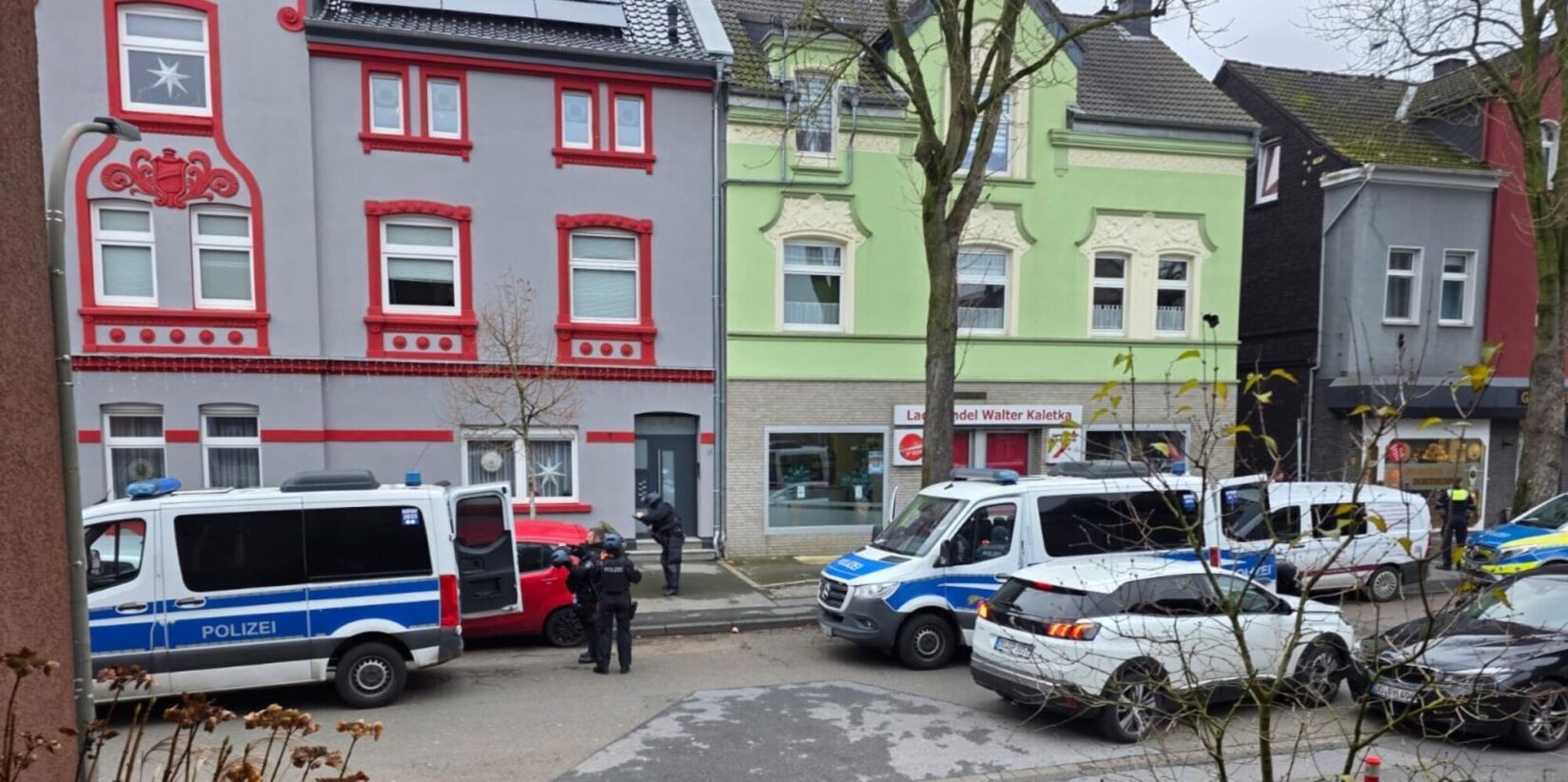 Polizei sucht zwei flüchtige Männer